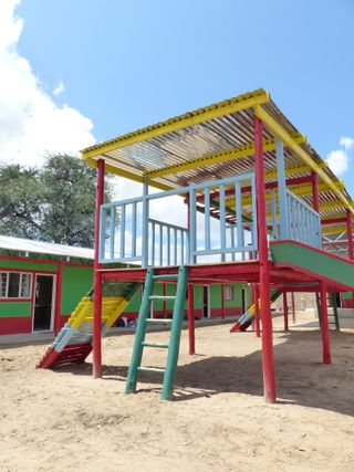 Spielplatz mit Spielgerüst